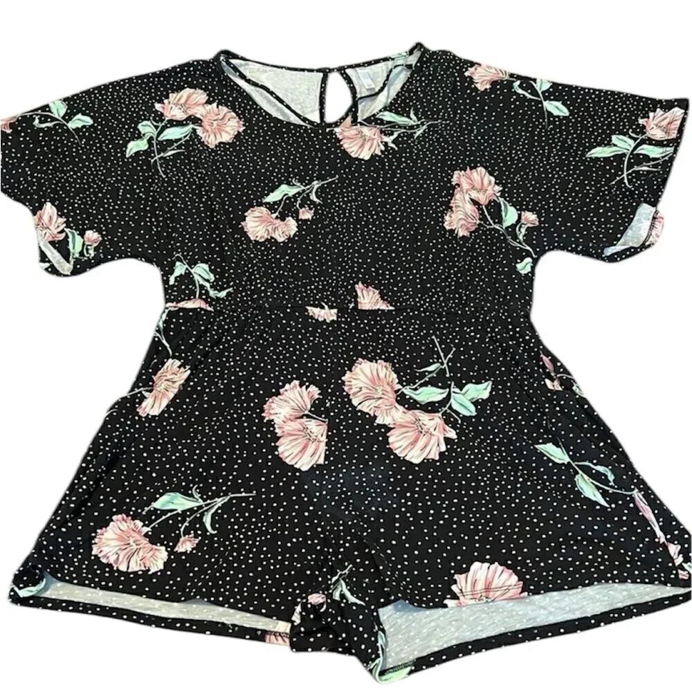 Xhilaration szL short romper cute flowers neck details pockets keyhole back EUC
